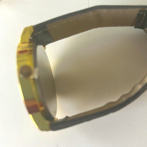 New ladies watch,black band, gold, white,black design.Complete with new battery - Picture 6 of 6